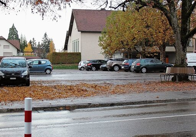 Mehr Struktur und Ordnung: Der Lindenplatz in Sarmenstorf soll für 757000 Franken neu gestaltet werden. Foto: Alfred Gassmann