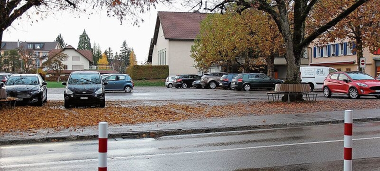 Mehr Struktur und Ordnung: Der Lindenplatz in Sarmenstorf soll für 757000 Franken neu gestaltet werden. Foto: Alfred Gassmann