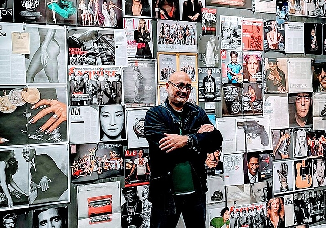 <em>Der Meister vor seinen Magazin-Covers:</em> Henry Leutwyler in seiner Ausstellung «Schein und Sein» an der Fotofestival-Eröffnung im Stapferhaus. Fotos: Fritz Thut
