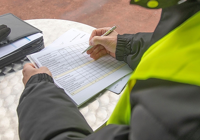 Blick über die Schulter beim Punkteverteilen.Foto: Peter Winkelmann