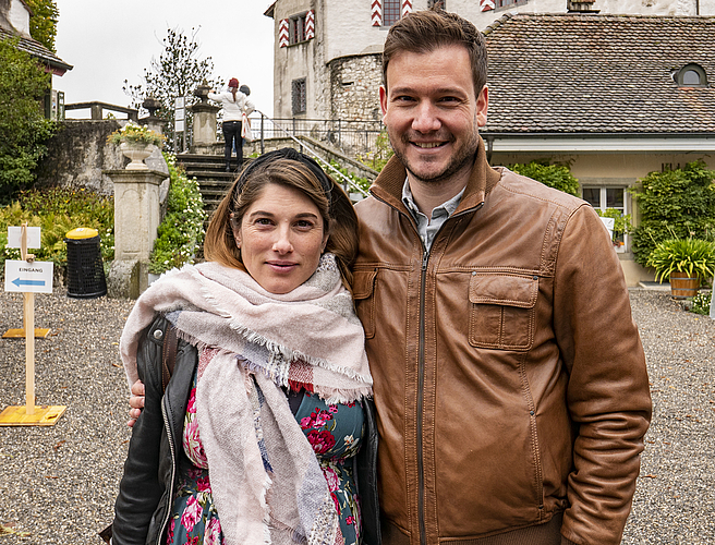 Auch in einem kleinen Garten findet sich ein Plätzchen für Tulpen:  Regine Muntwyler und Tobias Angehrn aus Herisau (Appenzell Ausserrhoden) waren zum ersten Mal am Tulpenmarkt. «Wir haben einen kleinen Garten, da passen aber schon noch ein paar Tulpen rein. Jetzt vergrössern wir den Garten stetig, und dann kommen wir nächstes Jahr sicher wieder.» Foto: Peter Winkelmann