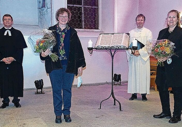 Feierliche Inpflichtnahme: Pfarrer Jürgen Will, Kirchenpflegepräsidentin Christiane Schuster (Ammerswil), Dekan Martin Kuse, Kirchenpflegepräsidentin Nicole Trachsel (Seon). Foto: zvg