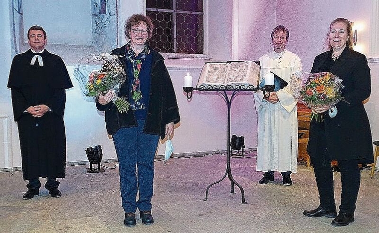 Feierliche Inpflichtnahme: Pfarrer Jürgen Will, Kirchenpflegepräsidentin Christiane Schuster (Ammerswil), Dekan Martin Kuse, Kirchenpflegepräsidentin Nicole Trachsel (Seon). Foto: zvg