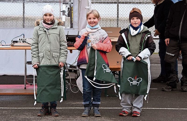 Die Besten der jüngsten Mädchen: Valerie Jost, Jessica Schneider und Elin Ammann. Foto: Andreas Walker
