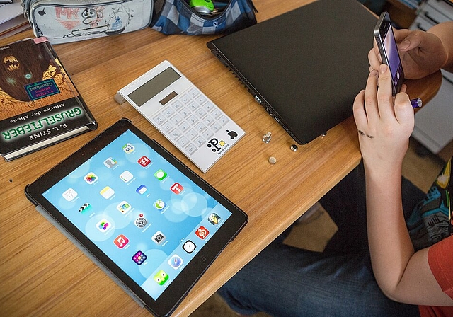 <em>Die moderne Schiefertafel:</em> Die Schüler aus Hendschiken, Dottikon und Hägglingen werden mit Tablet ausgerüstet. Foto: Sandra Ardizzone