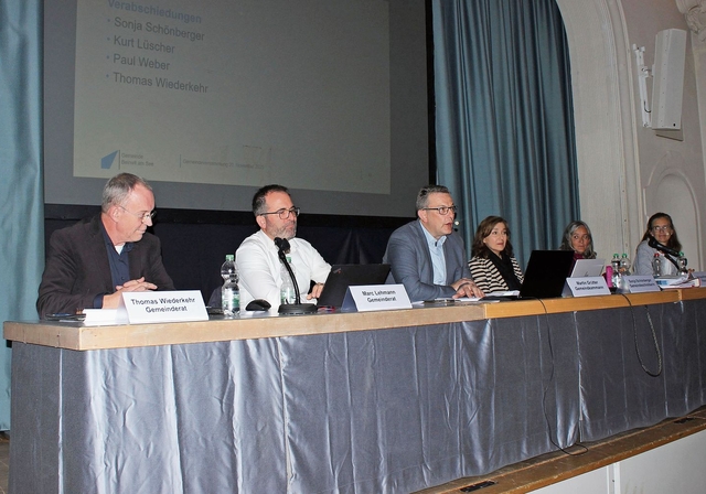 Der Gemeinderat von Beinwil am See darf sich auf eine angemessenere Auszahlung freuen. Die Bevölkerung verdankte die intensive, aber auch saubere Buchführung.Foto: Debora Hugentobler