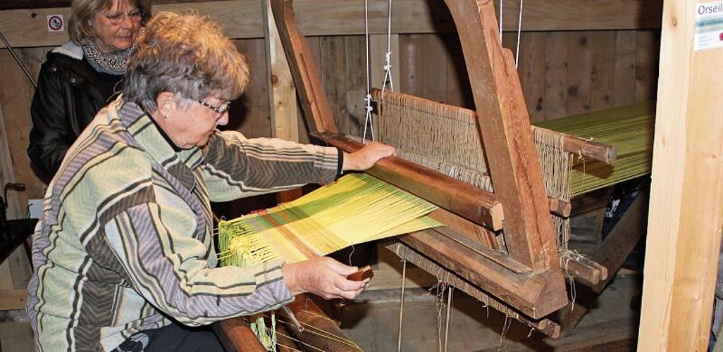 Die Historische Vereinigung lud zur Saisoneröffnung und brachte den Besucherinnen und Besuchern altes Textilhandwerk näher.Foto: Alexander Studer