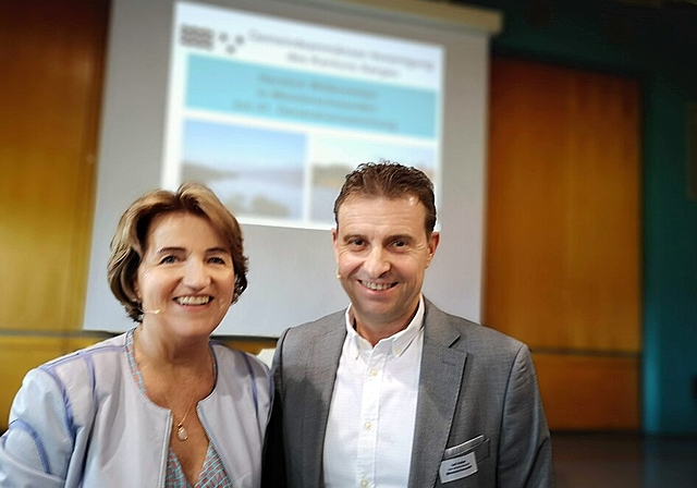 <em>Präsidentin und Gastgeber:</em> Renate Gautschy von der Gemeindeammännervereinigung des Kantons Aargau und der Meisterschwander Gemeindepräsident Ueli Haller. Foto: Fritz Thut