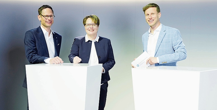 Führten durch die Generalversammlung: CEO Silvan Hilfiker, Verwaltungsratspräsidentin Marianne Wildi und Moderator Alain Röllin.Foto: zvg