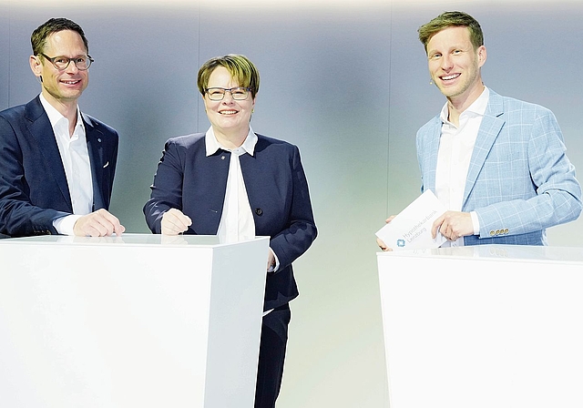 Führten durch die Generalversammlung: CEO Silvan Hilfiker, Verwaltungsratspräsidentin Marianne Wildi und Moderator Alain Röllin.Foto: zvg