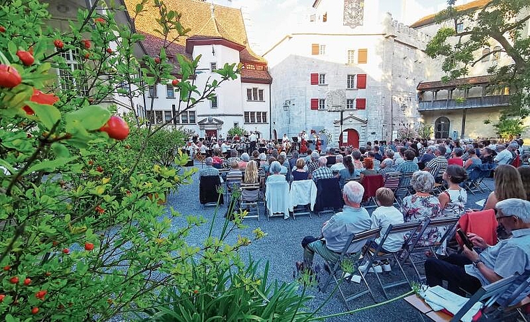 Jugendfest-Serenade im Schlosshof. Foto: Fritz Thut