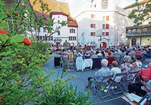 Jugendfest-Serenade im Schlosshof. Foto: Fritz Thut