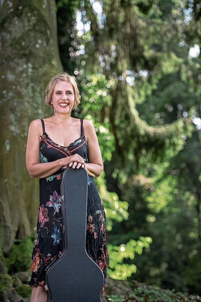 Hat als «Pescadora» mit der CD «Always get home safe» einen Traum umgesetzt: Sängerin, Musikerin und Musikschulleiterin Sarah Fischer aus Staufen. Foto: zvg