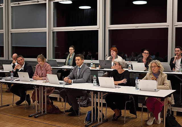 Der Stadtrat stand dem Einwohnerrat Rede und Antwort: Sven Ammann, Christina Roth, Andreas Schmid, Beatrice Taubert, Barbara Portmann.Foto: Leandra Sommaruga