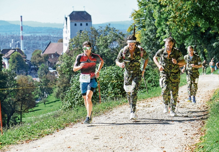 Sportliche Herausforderung: Die Waffenläufer zeigten ihr Können.Foto: zvg 