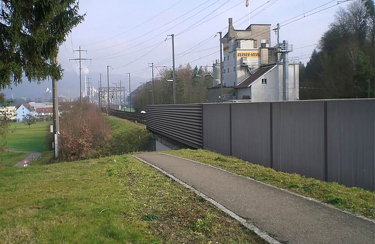 Zukunft: Diese Lärmschutzwand wird das Quartier Blumenweg in Rupperswil vor Bahnlärm schützen.Illustration: zvg