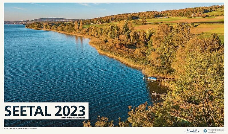 Touristischer Appetitanreger: Titelbild des Kalenders «Seetal 2023» von Seetaltourismus mit einer Herbstansicht des Südostufers des Hallwilersees. Foto: Christian Betschart