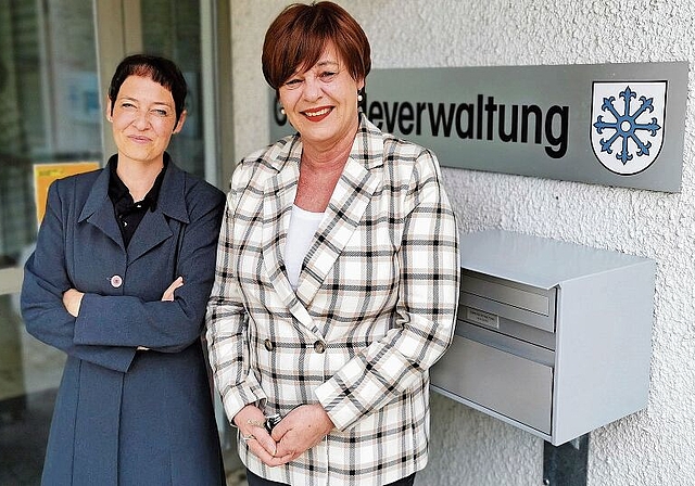 Treten ab 2022 gestaffelt ab: Bruneggs Gemeindepräsidentin Ruth Imholz Strinati und Vizepräsidentin Beatrice Zandonella Klingele. Foto: Fritz Thut