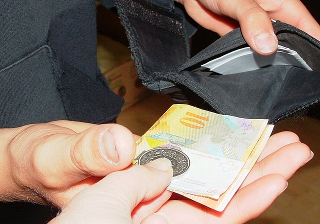 Bares für Besorgungen: Bei «Smalljobs» gibt es für Jugendliche für kleine Arbeiten etwas zu verdienen. Foto: zvg