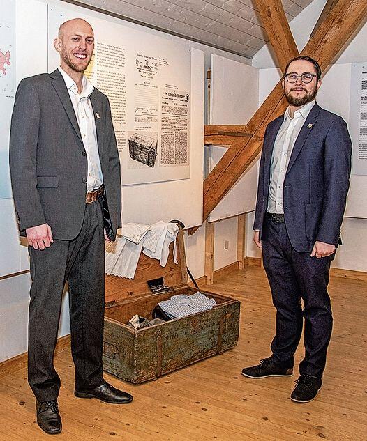 Projekt Zeitstrahl erfolgreich umgesetzt: Die zwei Geschichtsstudenten Marc Friedli und Jan Bütsch.Foto: Peter Winkelmann