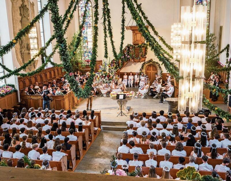 Festliche Stimmung: Jugendfestfeier in der geschmückten Stadtkirche. Foto: Peter Siegrist