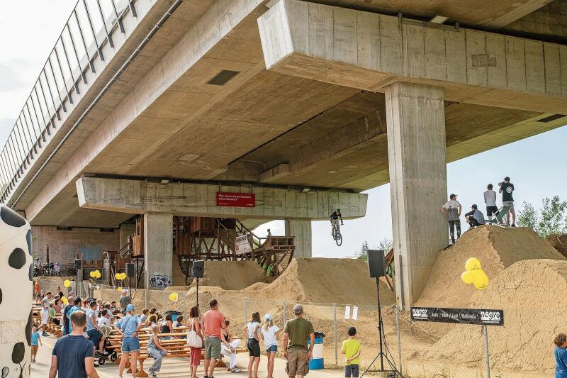 Spektakuläre Sprünge begeisterten die Besucher.Foto: Peter Winkelmann