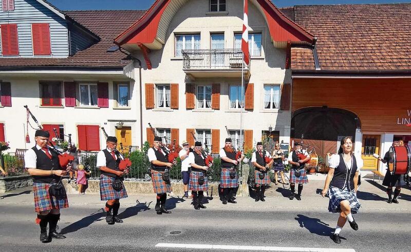 Ein Hauch Schottland: Happy-Pipers Luzern mit Dudelsackbläsern und Tänzerin. Foto: Fritz Thut