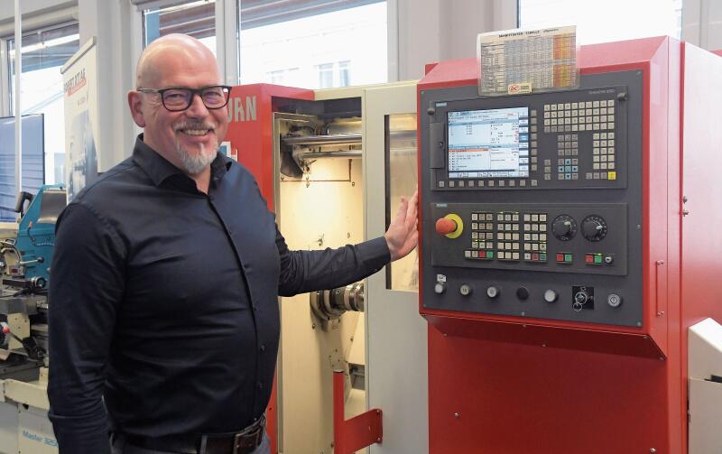 Robert Ott, Gründer und Inhaber der Firma, sieht die Ausbildung der jungen Leute klar als Investition für die Zukunft.Foto: Andreas Walker