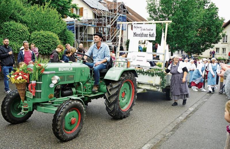 Gemächliche Fahrt durch die Strassen.Foto: Romi Schmid