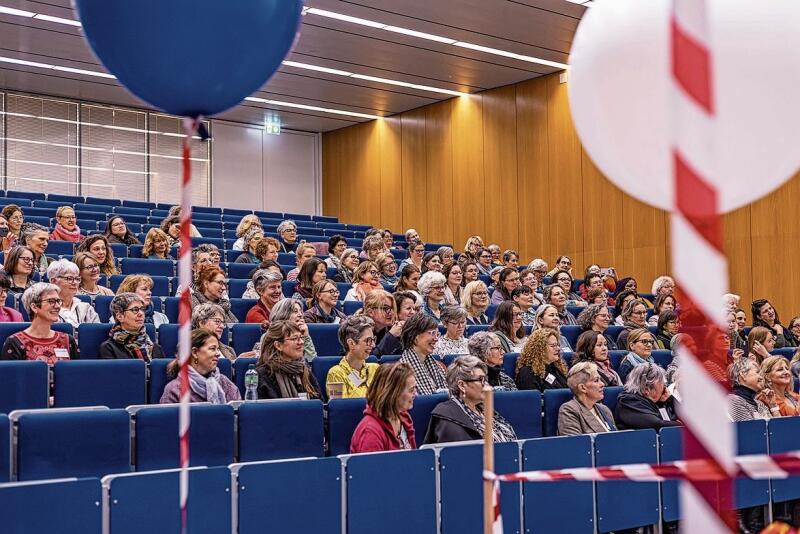 Teilnehmerinnen in der Aula des Weiterbildungszentrums Lenzburg.Foto: zvg