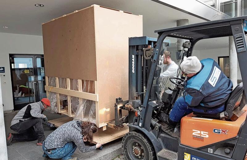 Schwertransport: Die neue Orgel ist kein Leichtgewicht.Foto: zvg