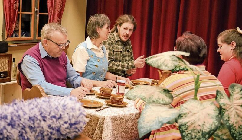 Die Idylle trügt: Bei Familie Bücheler hängt der Haussegen schief.Foto: Romi Schmid