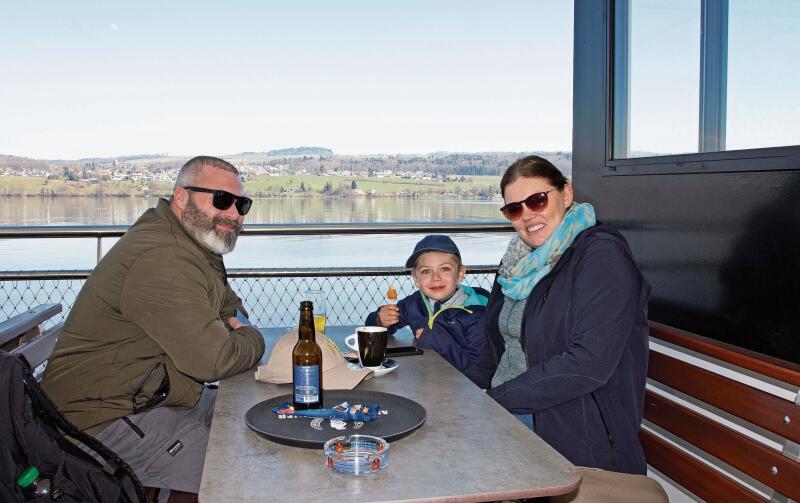 Selina Lack und ihre Familie geniessen die Schifffahrt.Foto: Verena Schmidtke