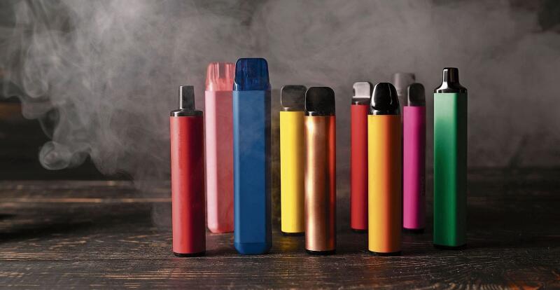 Quietschbunte und zuckersüsse Nuckelstängel: Vapes sind in aller Munde – und nicht ungefährlich.Foto: zvg