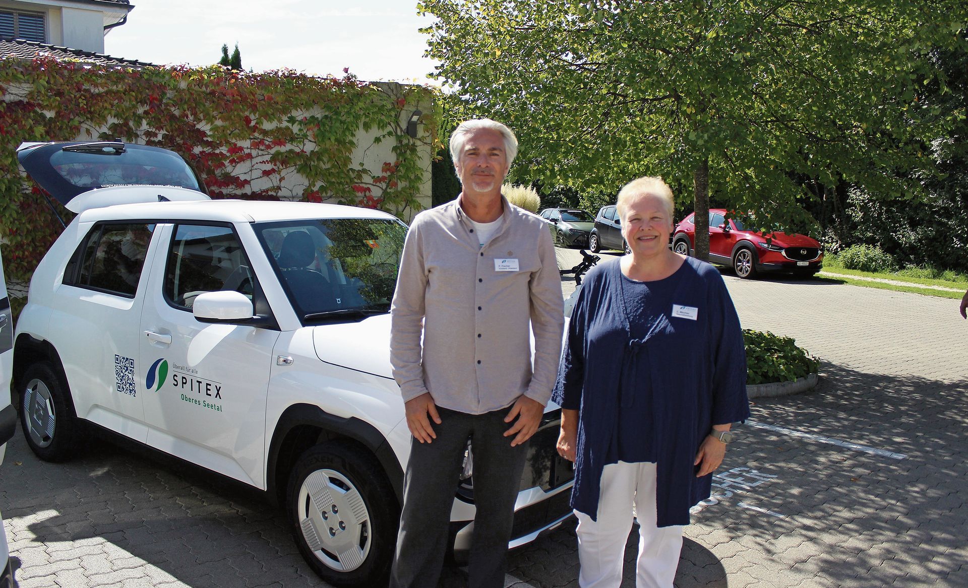 Patrick Fischer und Cornelia Mächler zeigten den Besucherinnen und Besuchern ihre Räumlichkeiten.Foto: Debora Hugentobler 