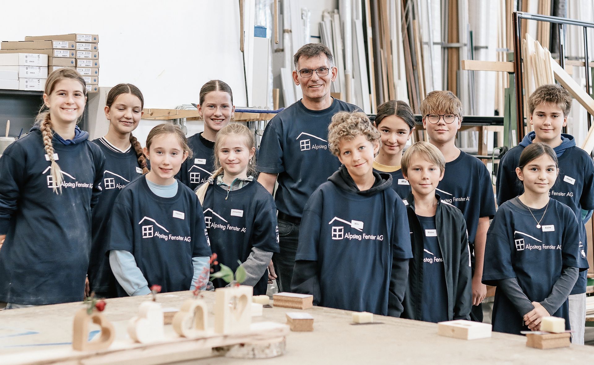 Nachwuchs in der Werkstatt bei der Alpsteg Fenster AG in Niederlenz.Foto: Romi Schmid Nachwuchs in der Werkstatt bei der Alpsteg Fenster AG in Niederlenz.Foto: Romi Schmid
