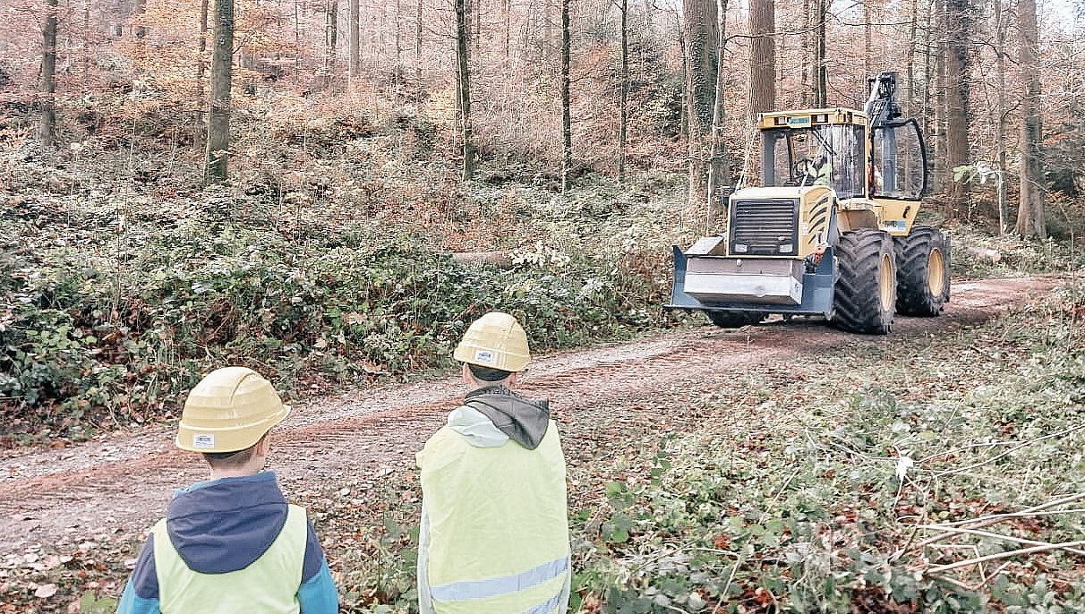 Im Wald unterwegs: Bei den Forstdiensten Lenzia gab es am Zukunftstag viel zu sehen.Foto: zvg Im Wald unterwegs: Bei den Forstdiensten Lenzia gab es am Zukunftstag viel zu sehen.Foto: zvg