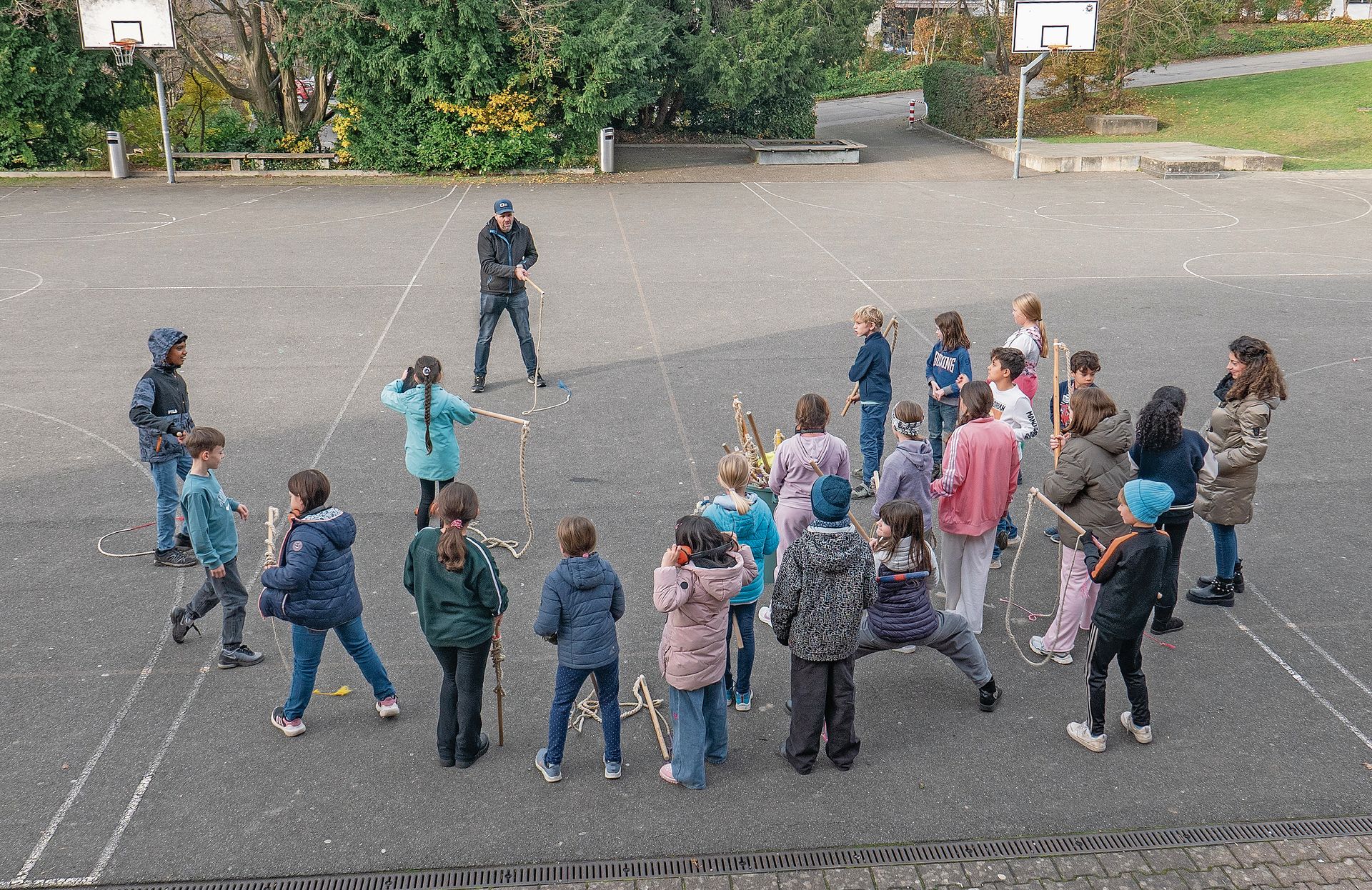 Üben, üben und nochmals üben: Es braucht viel, um richtig zu chlöpfen.Foto: Peter Winkelmann Üben, üben und nochmals üben: Es braucht viel, um richtig zu chlöpfen.Foto: Peter Winkelmann