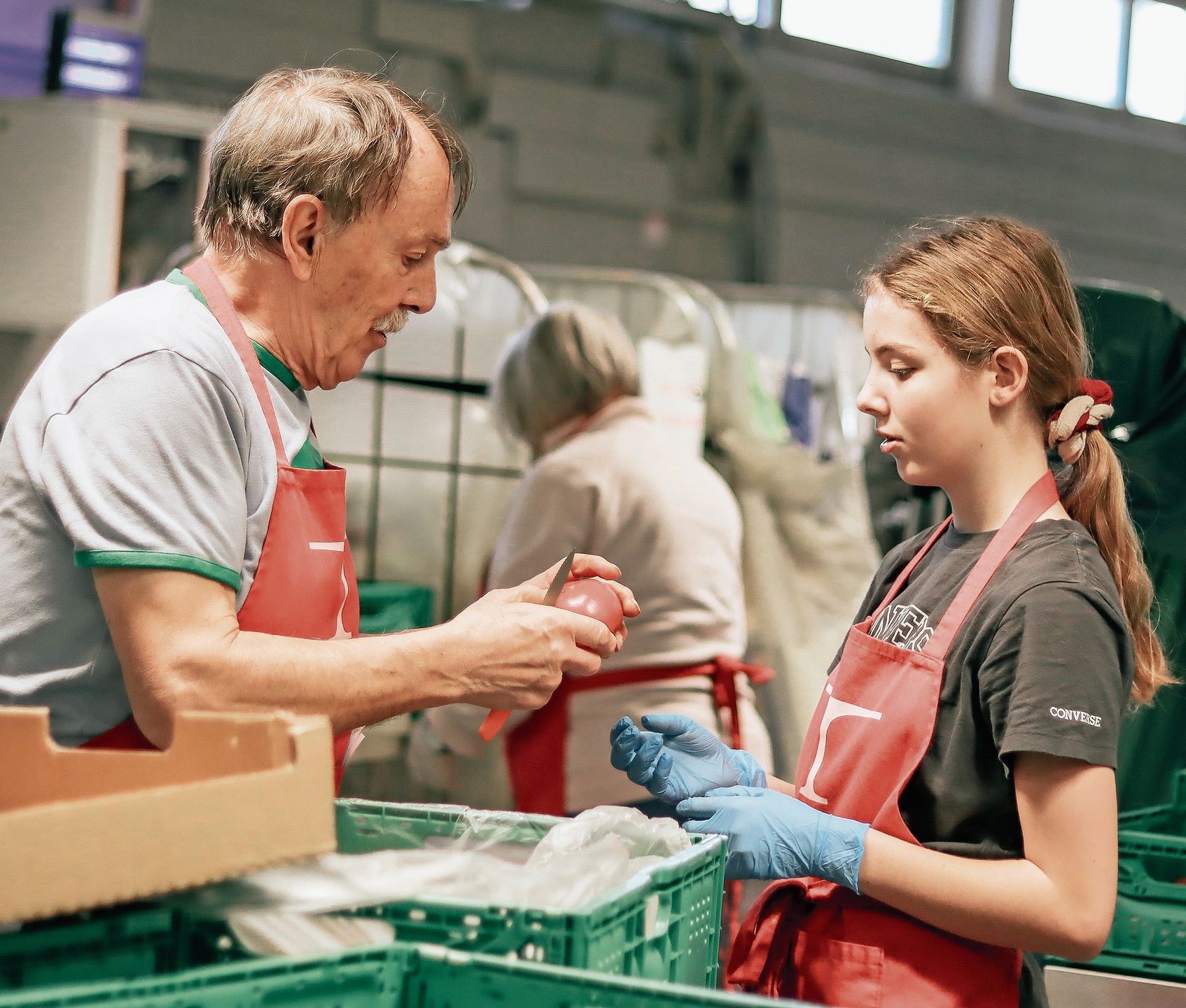 Ist das noch gut? Andreas Keller gibt Rat.Foto rsc: Ist das noch gut? Andreas Keller gibt Rat.Foto rsc: