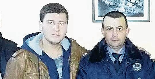 Verhör mit unbekannten Folgen: Jawid (links) auf einem Polizeiposten in Serbien.Foto: zvg