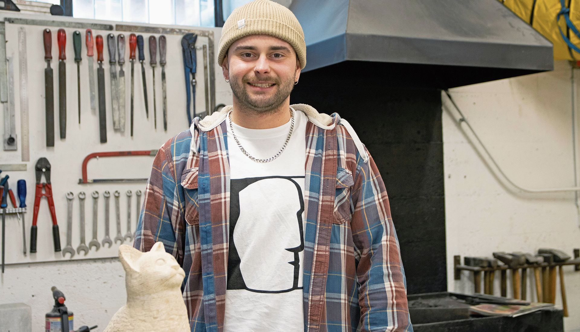 Eric Meier hat sich als Steinbildhauer selbstständig gemacht.Foto: Verena Schmidtke