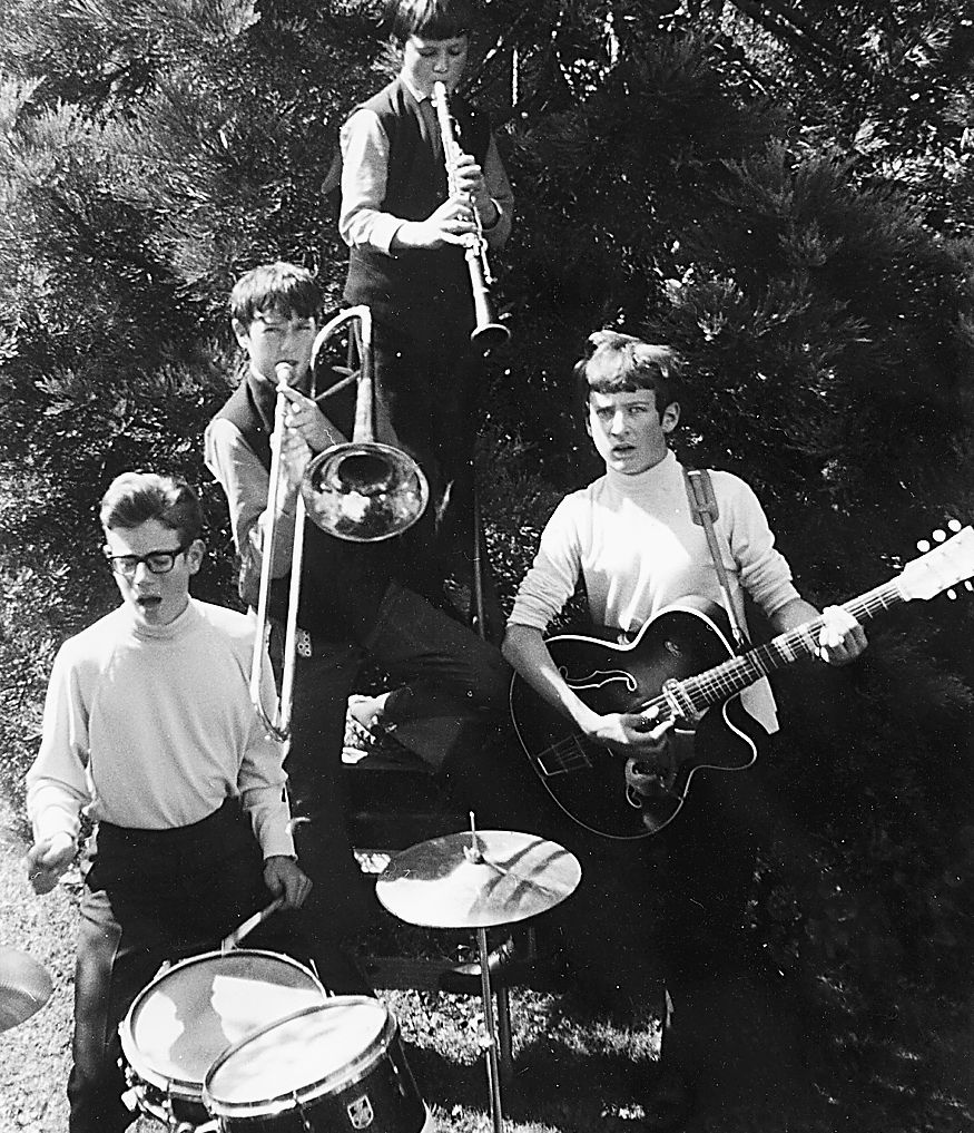 Die jungen Brothers im Garten des Wettinger Elternhauses.Foto: zvg