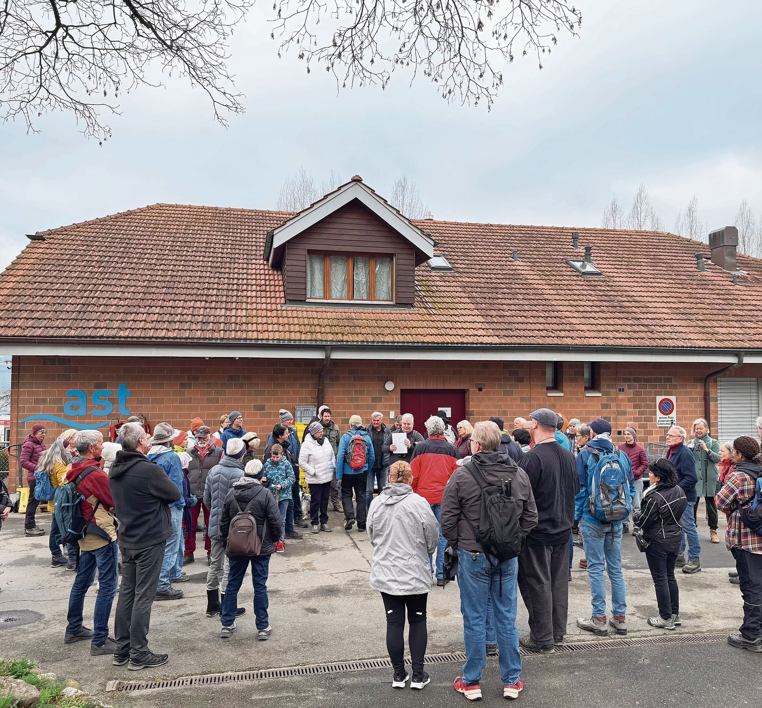 Das Interesse an der Frühlingsexkursion war gross.Foto: Verena Schmidtke Das Interesse an der Frühlingsexkursion war gross.Foto: Verena Schmidtke