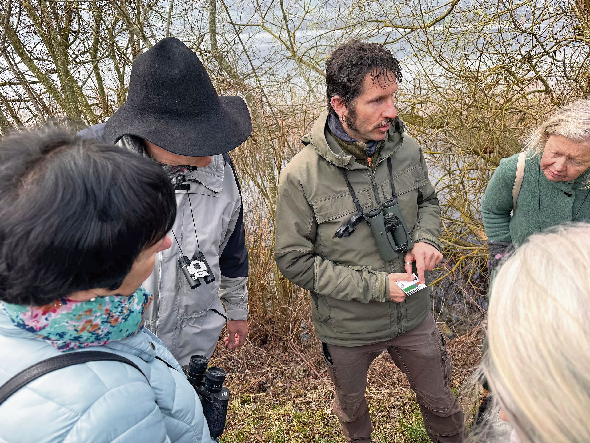Reto Fischer informiert über Biber.Foto: Verena Schmidtke Reto Fischer informiert über Biber.Foto: Verena Schmidtke