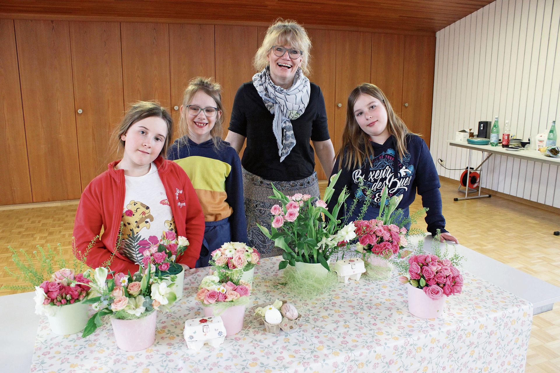 Marika Brand mit drei Teilnehmerinnen.Foto: Debora Hugentobler