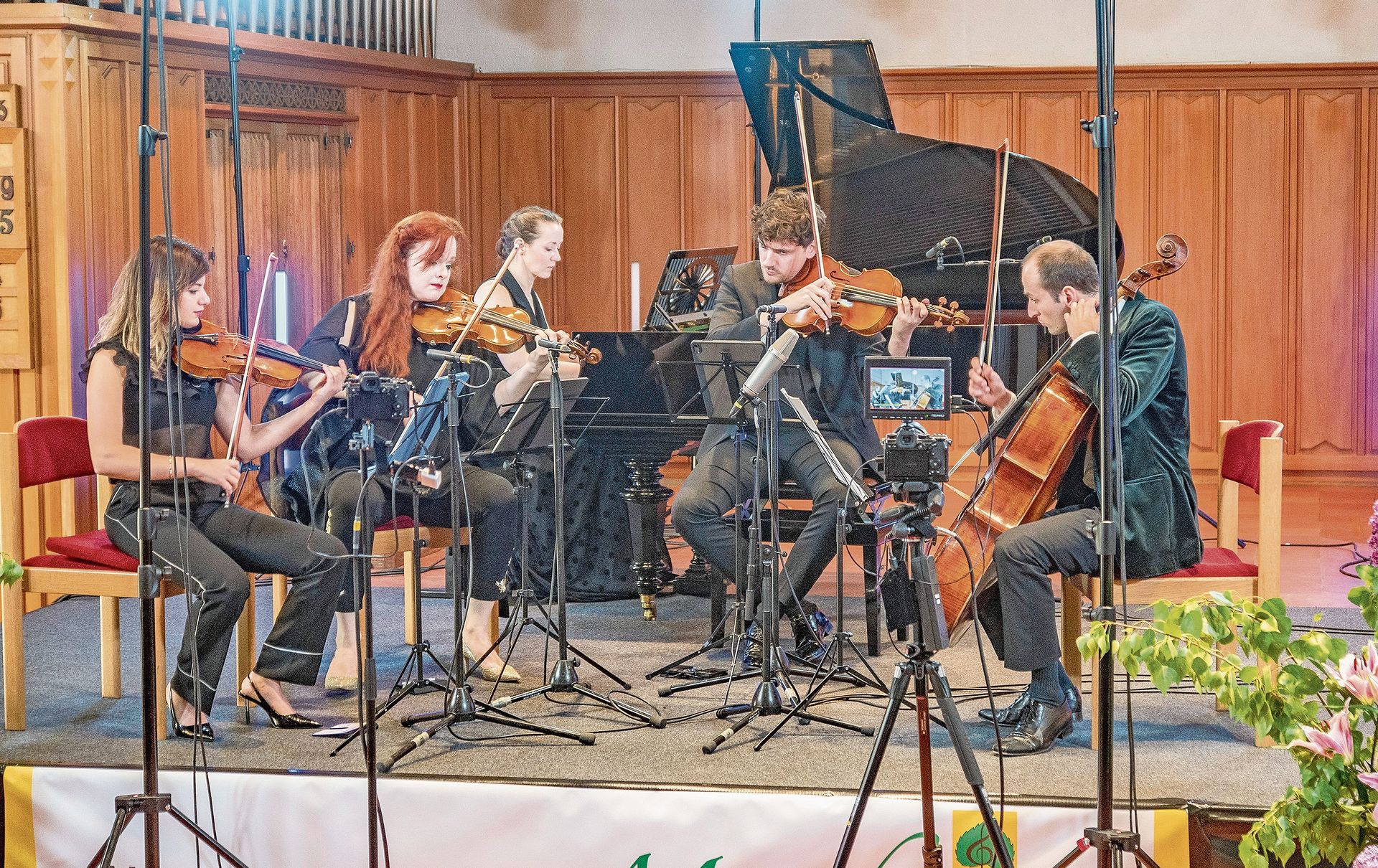 Das Klavier im Mittelpunkt: Oxana Shevchenko wird auch dieses Jahr wieder am Klavier begeistern.Foto: Peter Winkelmann Das Klavier im Mittelpunkt: Oxana Shevchenko wird auch dieses Jahr wieder am Klavier begeistern.Foto: Peter Winkelmann