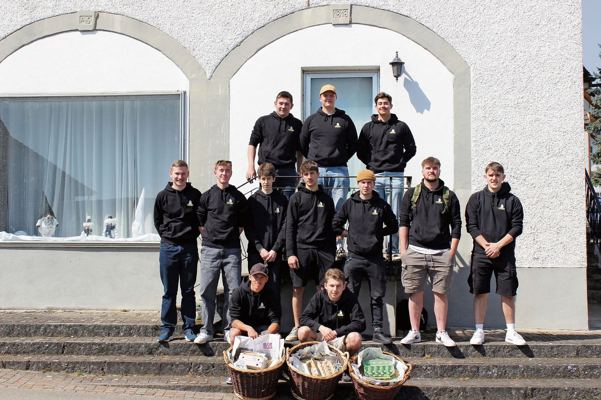 Die Eieraufleser Dintikon: Sie gackerten sich durchs Dorf.Foto: Debora Hugentobler Die Eieraufleser Dintikon: Sie gackerten sich durchs Dorf.Foto: Debora Hugentobler