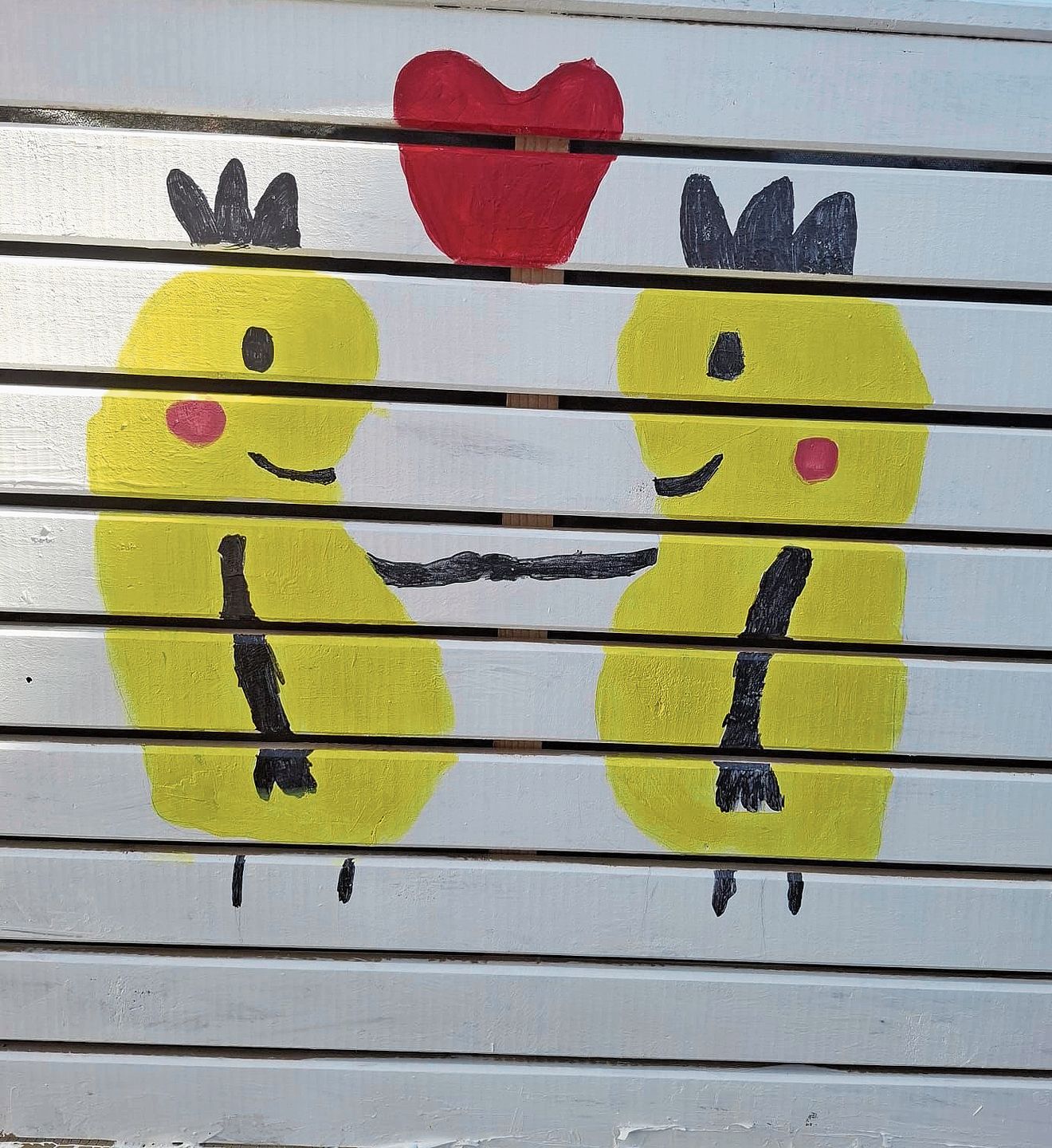 Gemeinsam und bunt lebt es sich leichter – nicht nur in der Schule. Foto: zvg