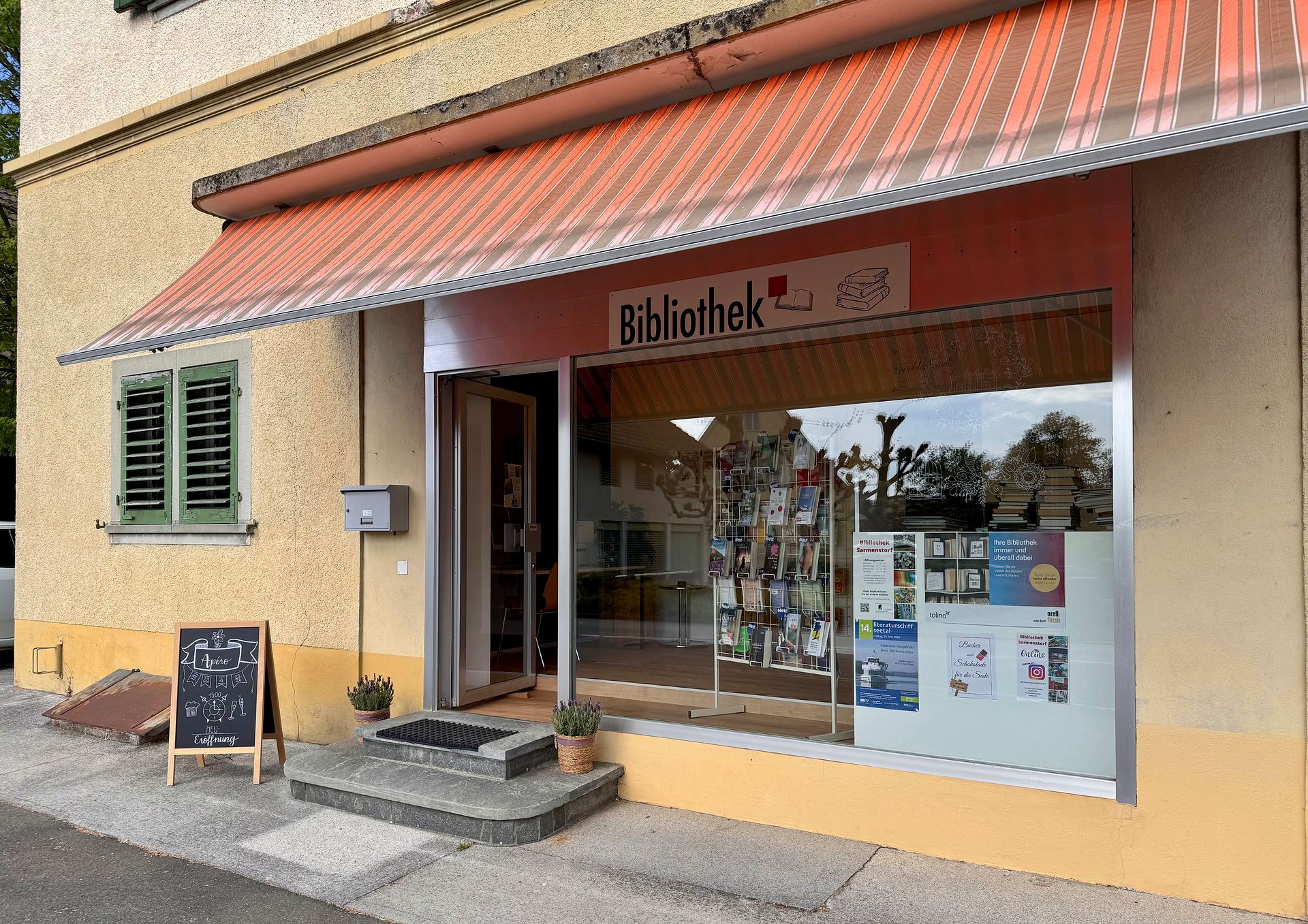 Zentral gelegen ist das Bibliotheksprovisorium: Bücherliebhaber werden neu in der Schilligasse glücklich.Foto: Verena Schmidtke