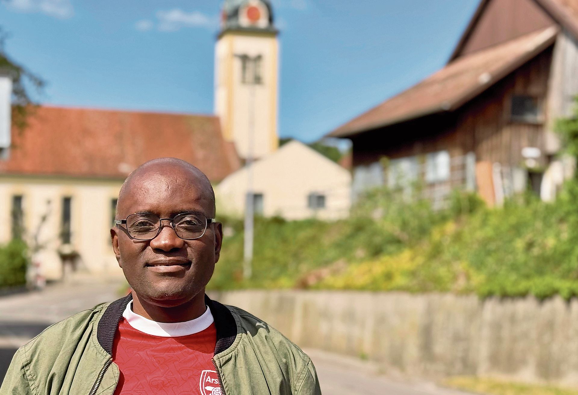 Ambrose Olowo in Zivil: Er erfreue sich auch an Gesprächen, die nicht im kirchlichen Rahmen stattfänden.Foto: Verena Schmidtke Ambrose Olowo in Zivil: Er erfreue sich auch an Gesprächen, die nicht im kirchlichen Rahmen stattfänden.Foto: Verena Schmidtke